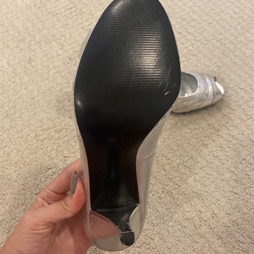 Silver shoes - Picture 3 of 3